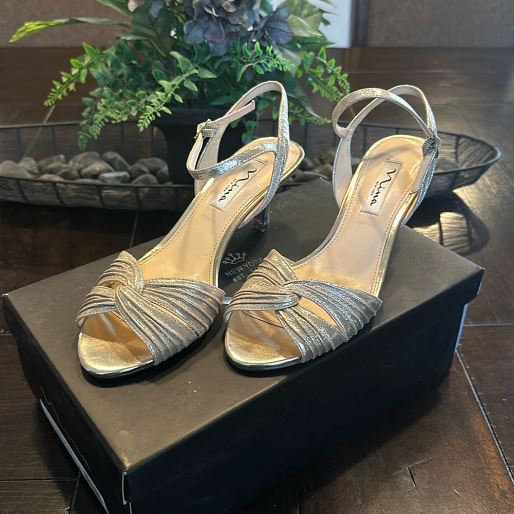 Gold heels women’s size 7